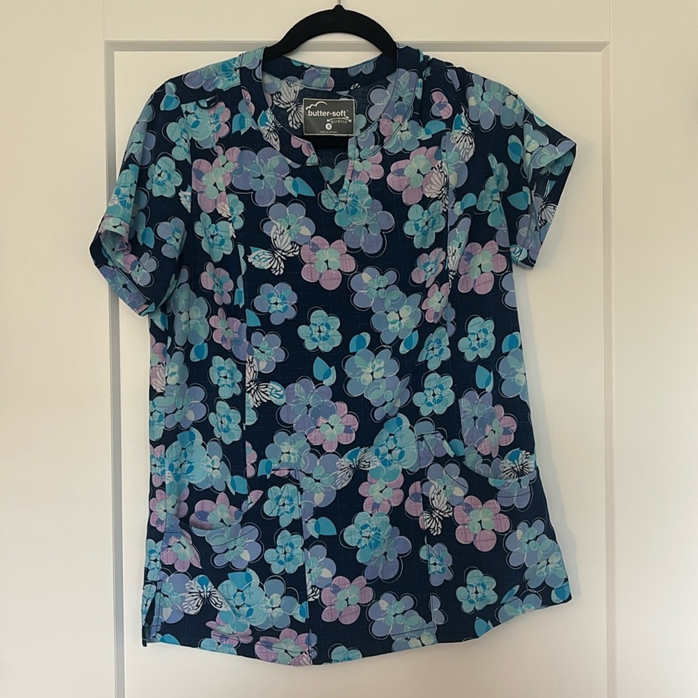 Floral scrub top